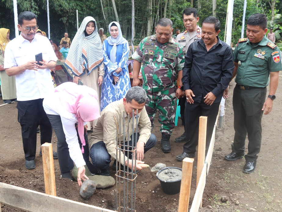 Kementerian Pertahanan (Kemenhan) melalui Kodim 0709/Kebumen membangun dapur sehat di Kecamatan Ambal untuk mendukung program Makan Bergizi Gratis (MBG).