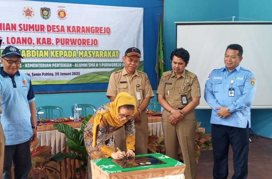 Peresmian sumur bor bantuan untuk Desa Karangrejo, Loano, Purworejo guna membantu warga saat musim kemarau paa Senin (20/1).