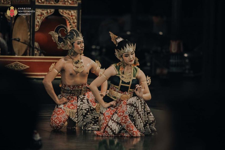 Parama Iswari, pameran yang diselenggarakan Keraton Yogyakarta untuk mengungkap peran penting perempuan dalam sejarah Keraton Ngayogyakarta Hadiningrat.
