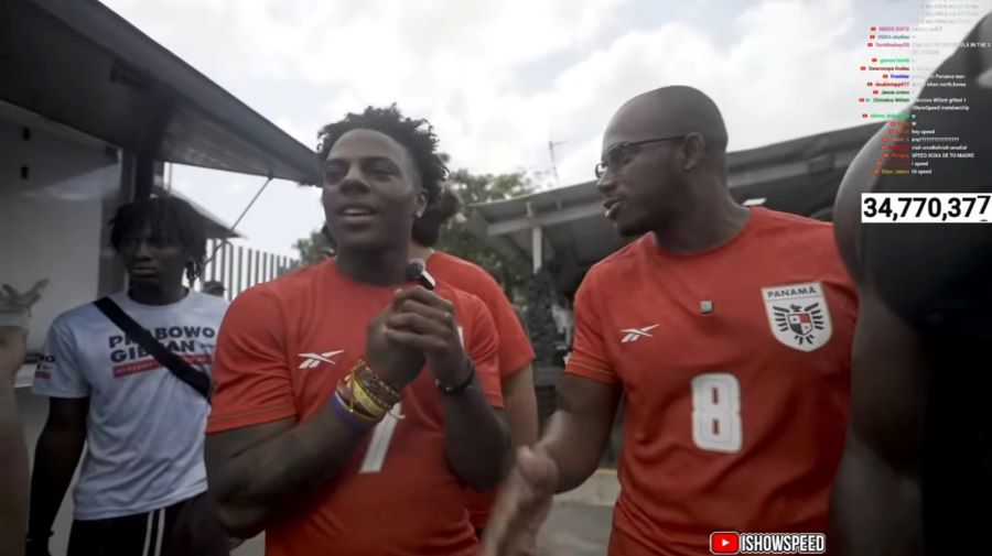 IShowSpeed memakai kaos kampanye Prabowo-Gibran saat live streaming.