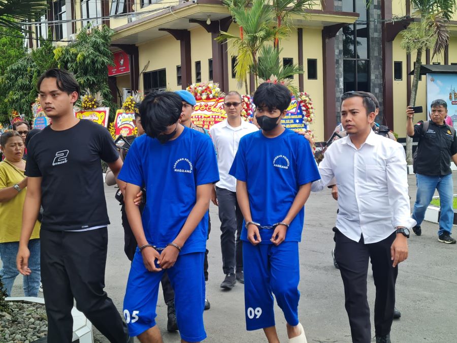 DITANGKAP: Dua dari empat pelaku tawuran antarkelompok di Seloboro, Salam resmi ditahan di Mapolresta Magelang.