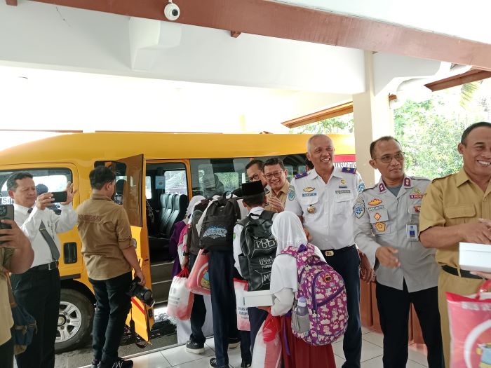 TERBATAS: Armada bus sekolah gratis Kabupaten Sleman yang telah diluncurkan pada tahun lalu. Hanya saja, bus sekolah ini baru memiliki dua armada yang melayani dua koridor