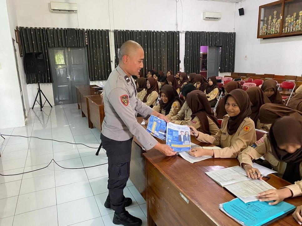Polresta Sleman sosialisasi ke sejumlah SMP untuk memperkenalkan program PPDB SMA Kemala Taruna Bhayangkara tahun ajaran 2025.  &nbsp;