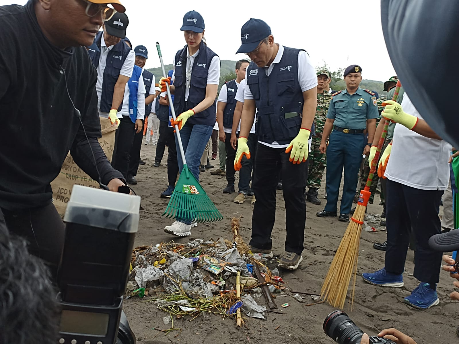Wisata Bersih: Kemenpar menginisiasi destinasi wisata yang lebih higienis dengan GWB yang dimulai di Pantai Parangtritis, Kamis (23/1/2025) dan akan dimasifkan di seluruh destinasi Indonesia.