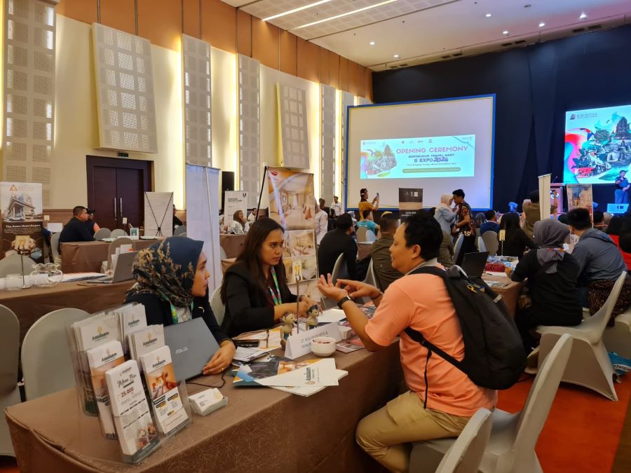 BUKA STAN: Ada ratusan sellers dari berbagai daerah untuk mempromosikan produknya di Grand Artos Hotel & Convention Magelang.