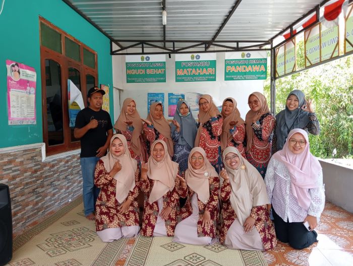KOMPAK: Para kader Posyandu Matahari saat menerima kunjungan kader lain yang melakukan studi banding.