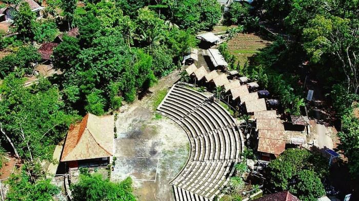 Mengelaborasi antara keindahan alam dan kearifan lokal masyarakat pedesaan menjadi paket wisata