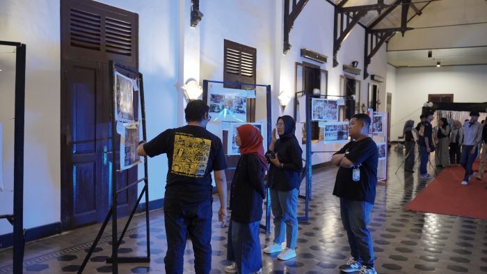 KRITIS: Kreativitas mahasiswa Unisa di Galaksi 2025 sarakan isu miras DIY lewat film dan fotografi di Militarie Societiet Taman Budaya Yogyakarta pada Kamis (23/1/2025)
