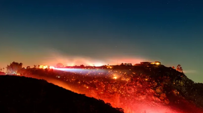 Setelah Los Angeles Amerika Serikat, San Diego juga mengalami kebakaran hebat.