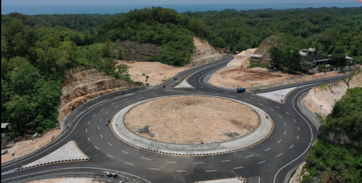 IKON BARU: Pembangunan JJLS dan bundaran di Kalurahan Planjan, Saptosari, Gunungkidul.&nbsp;