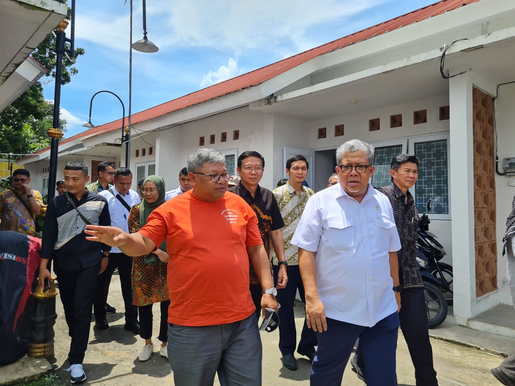 Wakil Menteri Perumahan dan Kawasan Permukiman Fahri Hamzah di Magelang, Minggu (26/1)