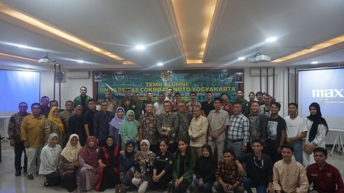 Suasana penuh keakraban Keluarga Besar Alumni Universitas Cokroaminoto Yogyakarta (KBA UCY) di kampus setempat pada Senin (27/1/2025)