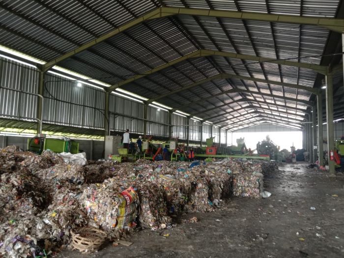 MENGGUNUNG: Sampah yang berada di TPST Sendangsari sebelum dilakukan pengelolaan.