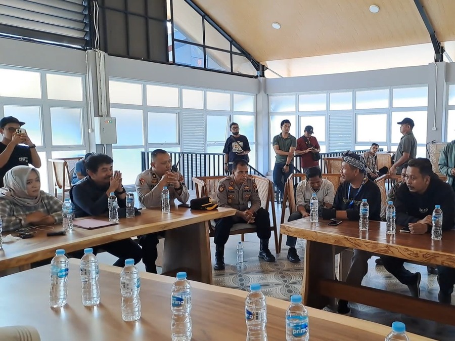 AUDIENSI: Direktur TWB bersama jajarannya menemui para pedagang SKMB di Kampung Seni Borobudur, Rabu (29/1/2025).