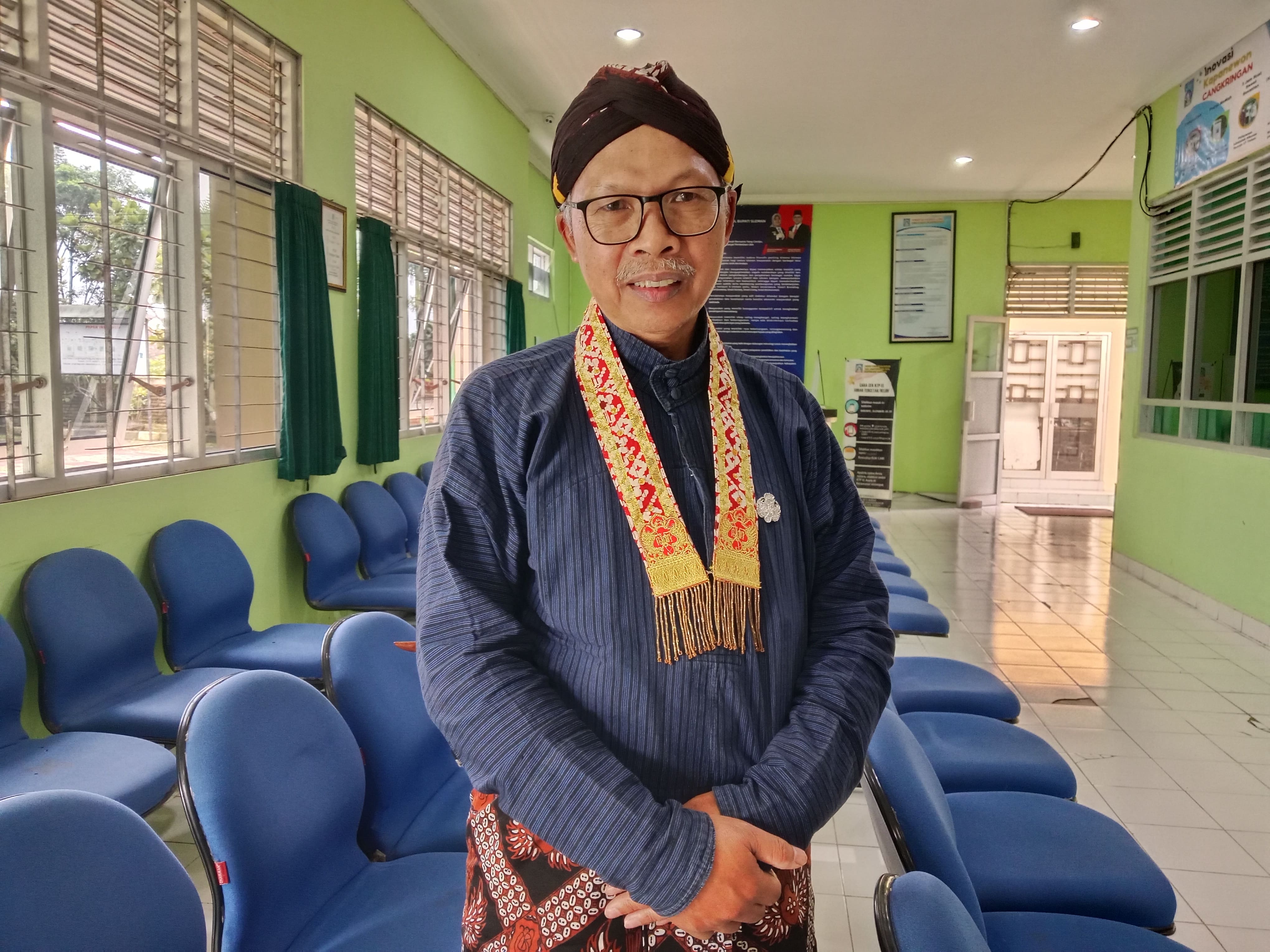 Mbah Asih yang akan pimpin upacara Labuhan Merapi dan prosesi penyerahan ubarampe di Kantor Kapanewon Cangkringan&nbsp;