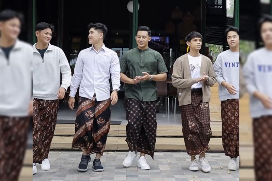 Sarung  al-Juwani dengan desain yang elegan dan modern, dengan tidak meninggalkan identitas Nusantara