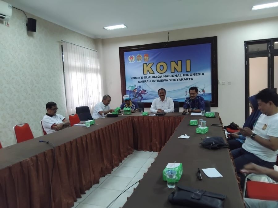 Keterangan Jajaran pengurus KONI DIJ dan BPO DIY saat melakukan pembahasan terkait bonus para atlet PON 2024 lalu di Ruang Rapat Kantor KONI DIY, Jumat (31/1) siang.