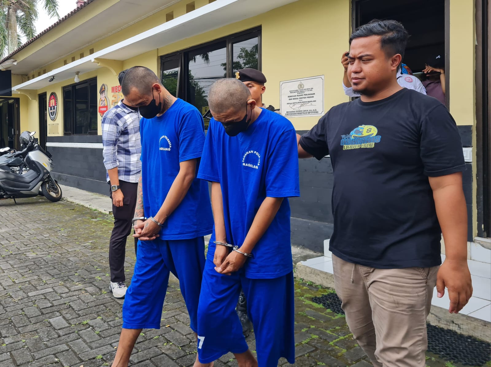 DIRINGKUS: Pelaku persetubuhan yang melibatkan pekerja proyek dan anak disabilitas mental, ditangkap polisi.  (NAILA NIHAYAH/RADAR JOGJA)