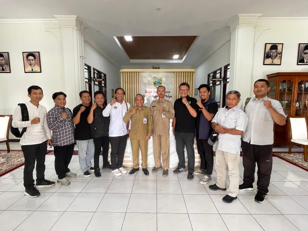 AUDIENSI : Perwakilan PWI Kebumen audiensi dengan pejabat Pemkab Kebumen untuk menyampaikan rangkaian Hari Pers Nasional.