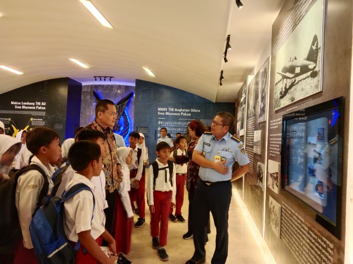 IKUT ANDIL: Ketua DPRD Sleman Y Gustan Ganda saat hadir dalam kunjungan Museum Pusat TNI AU Dirgantara Mandala Selasa (4/2/2025).