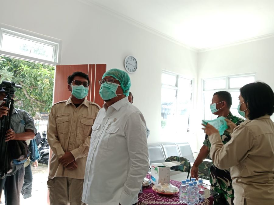 Muhammad Qodari saat meninjau SPPG Caturtunggal