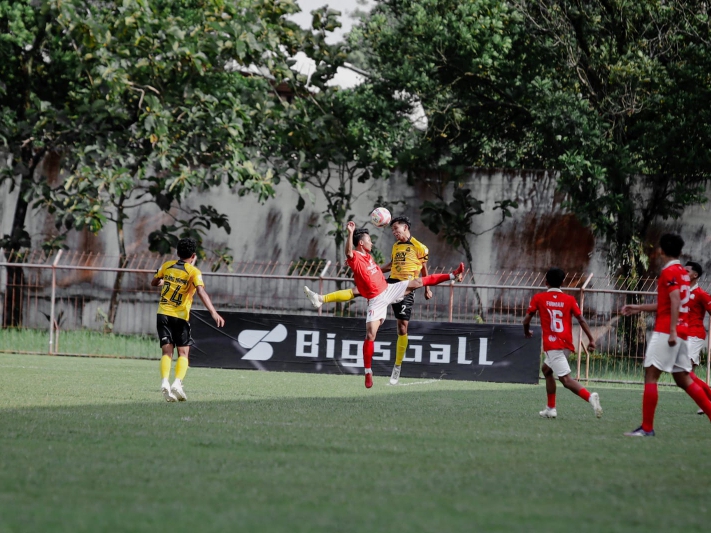 JUARA GRUP : Persak Kebumen berhasil menahan imbang tuan rumah Persitema Temanggung dalam laga akhir babak penyisihan liga di Stadion Bumi Phala, Temanggung, Rabu (5/2).