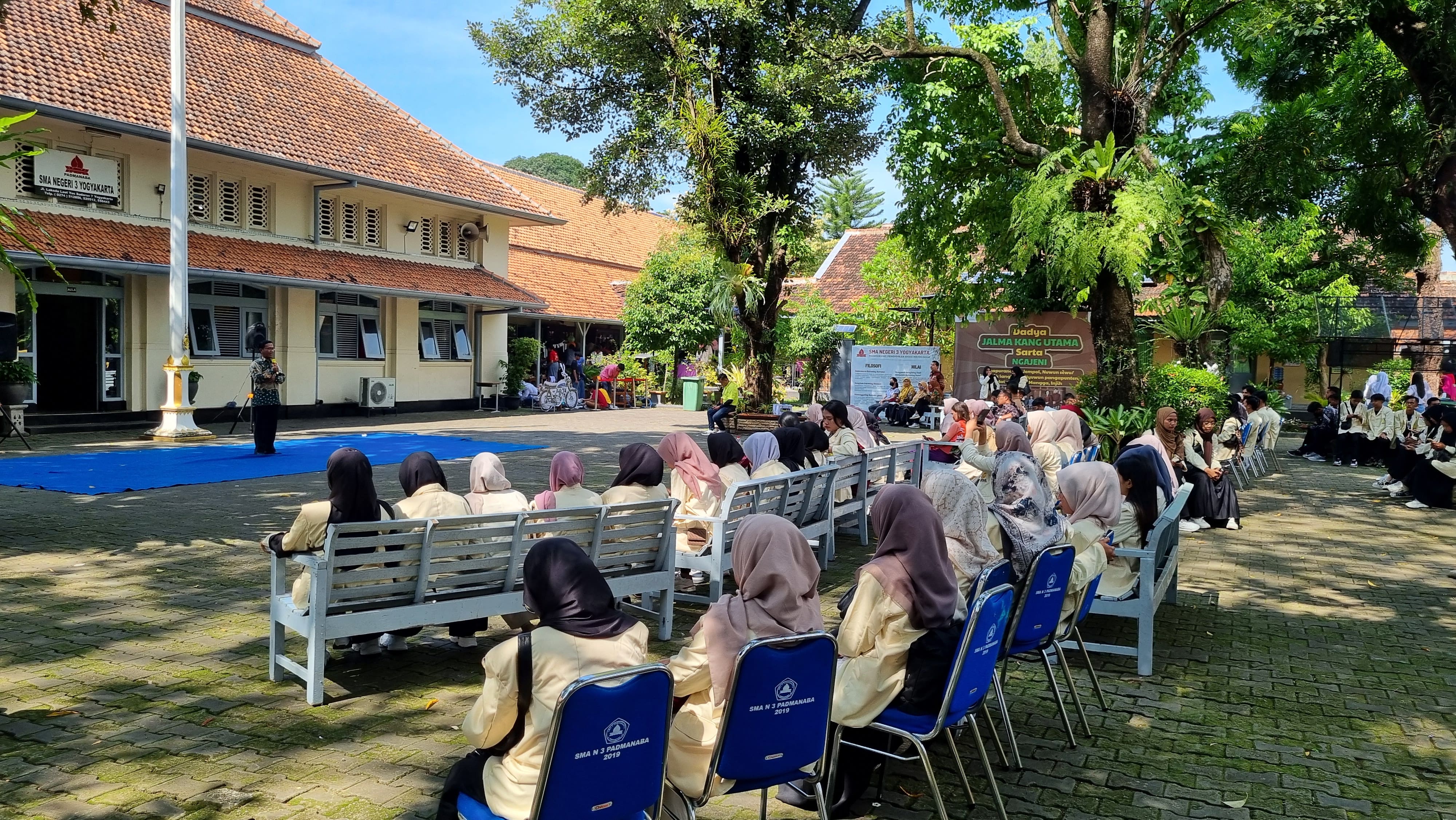 Para siswa SMAN 3 Jogjakarta saat menjalani serangkaian kegiatan P5 di sekolah