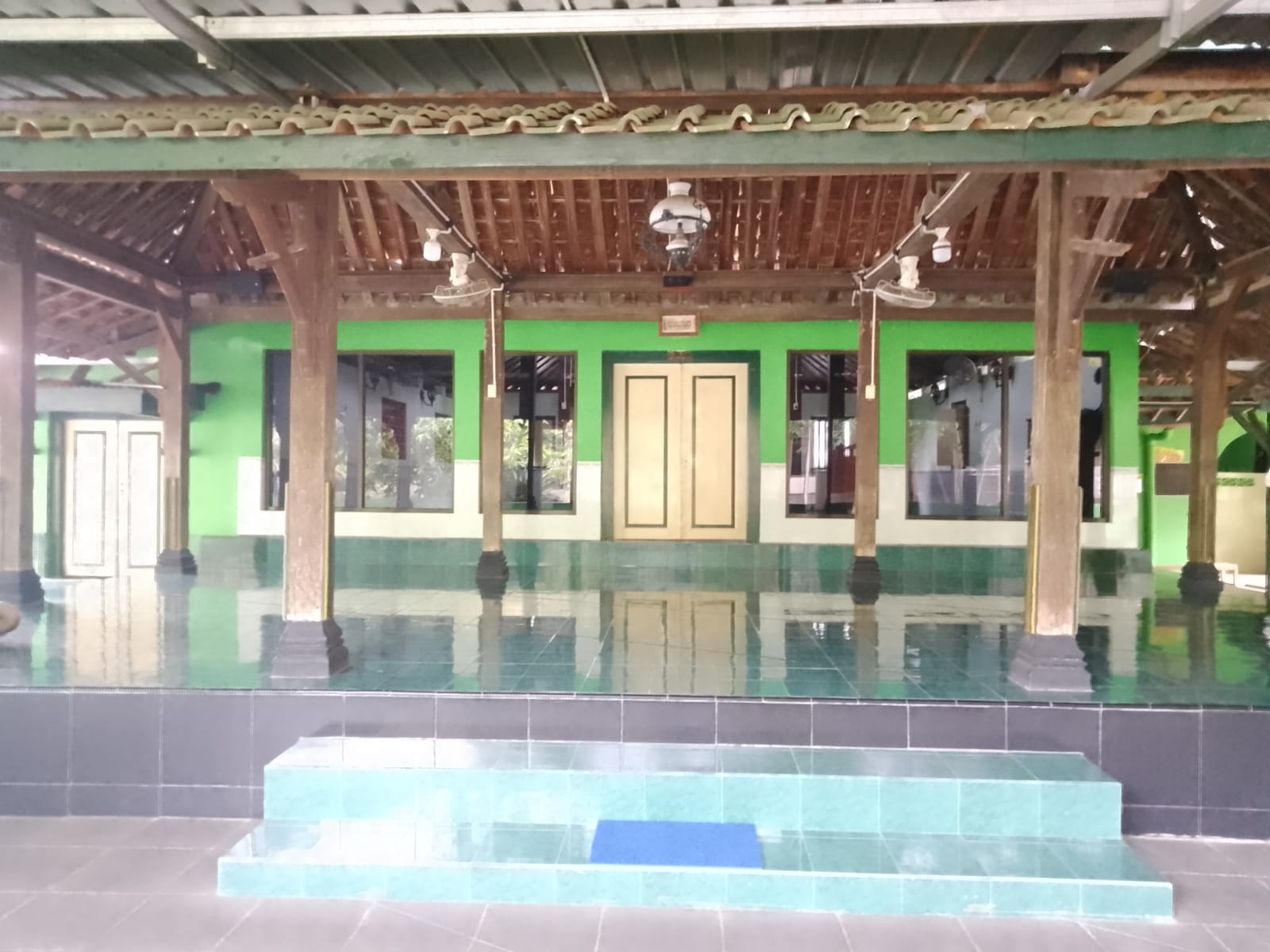 &nbsp;  Tugu Banyusumurup yang ada lambang kerisnya dan sejumlah bentang alam yang ada di wilayah tersebut.