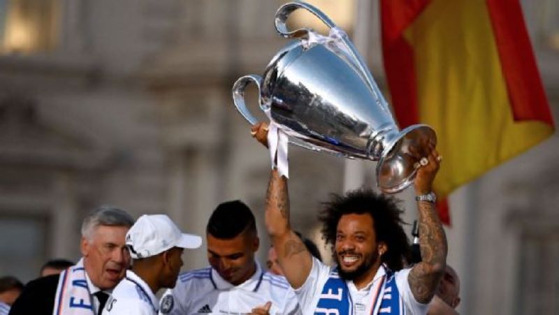 Marcelo rayakan gelar liga champions terakhirnya bersama Real Madrid dalam kemenangan 1-0 atas Liverpool (GABRIEL BOUYS/AFP via Getty Images)
