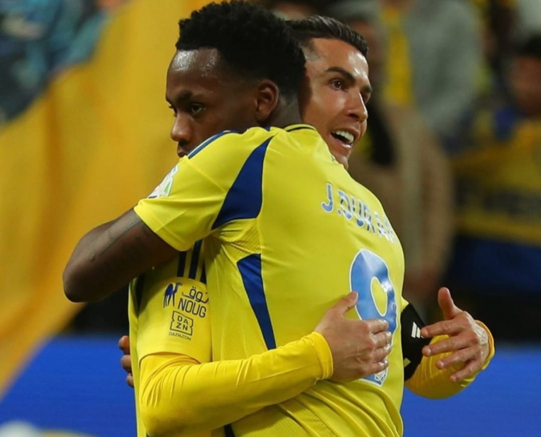 Jhon Duran dan Cristiano Ronaldo rayakan kemenangan Al Nassr atas Al Feiha di Saudi Pro League