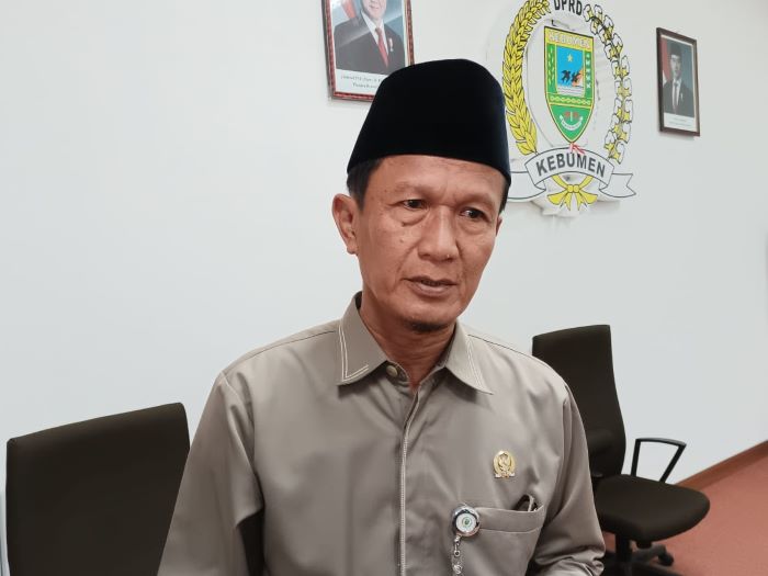 Ketua DPRD Kebumen Saman.