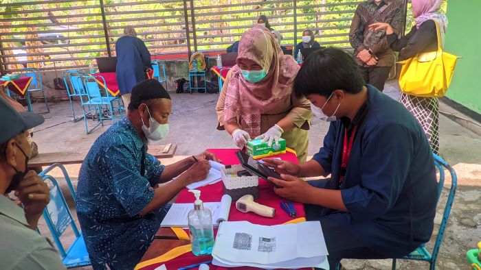 Pemeriksaan kesehatan di Puskesmas Ponjong 1, Gunungkidul.