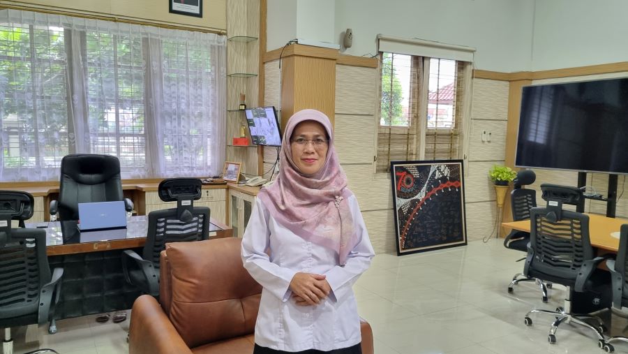 HEADSHOT: Kepala Sekolah SMK SMTI Jogjakarta Rr Ening Kaekasiwi&nbsp;