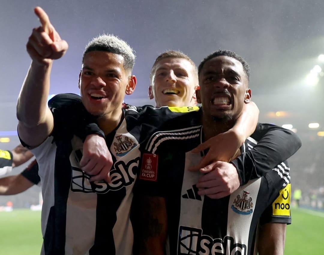 Selebrasi para pemain Newcastle United usai raih kemenangan 3-2 atas Birmingham City dalam lanjutan FA Cup