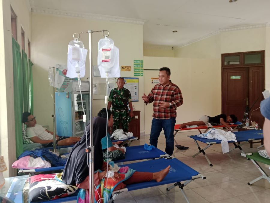 Wakil Ketua DPRD Sleman Sukaptana saat meninjau posko kesehatan
