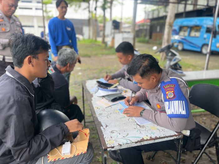 Operasi Keselamatan Progo dilaksanakan di Bundaran Siyono, Playen, Gunungkidul, Senin (10/2/2025).