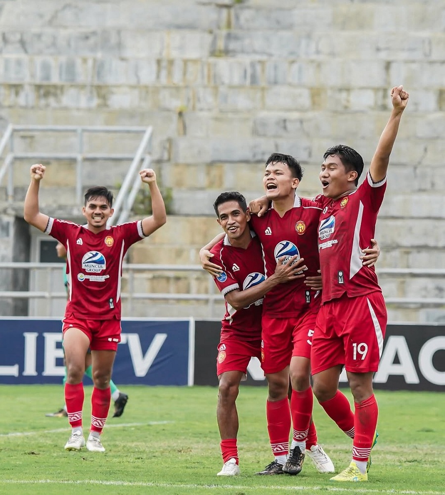 ALL OUT: Para pemain Persiba Bantul saat merayakan kemenangan 3-1 atas Persikab Kabupaten Bandung di Stadion Kebo Giro, Boyolali, Minggu (9/2) lalu.