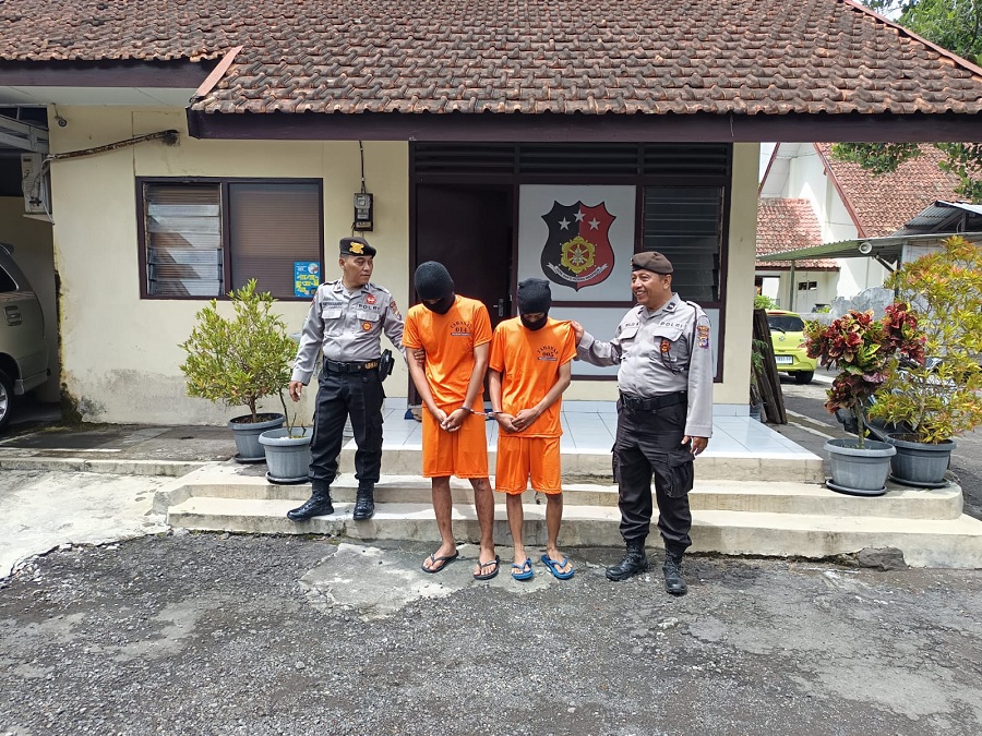 PENANGKAPAN: Para pelaku tindak pidana pencurian dengan kekerasan atau jambret dihadirkan di Mapolsek Mlati, Sleman, Selasa (13/2/2025).