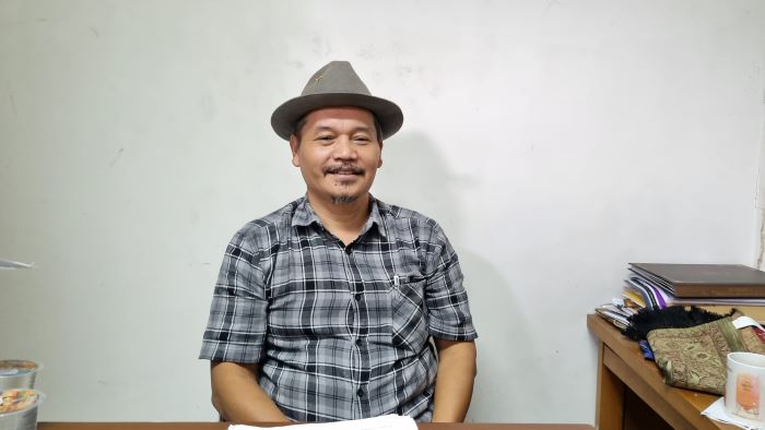 Dosen Prodi Pendidikan Seni Kriya UNY Dr Muhajirin