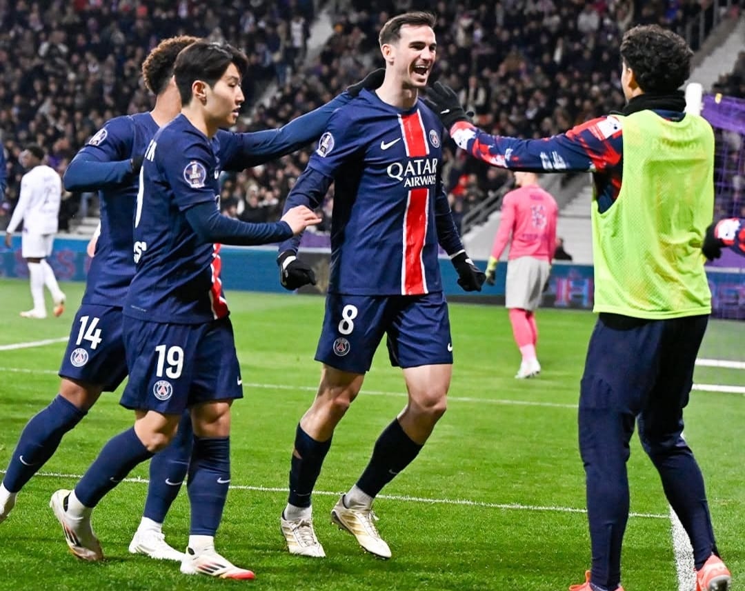 Selebrasi pemain PSG rayakan gol kemenangan yang dicetak Fabian Ruiz saat lawan Toulouse