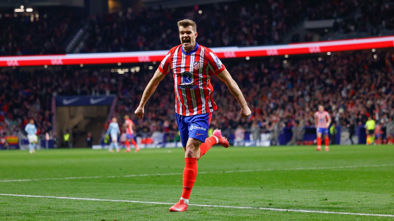 Selebrasi Alexander Sorloth usai cetak gol penyeimbang atas Celta Vigo bagi Atletico Madrid yang bermain dengan 10 pemain