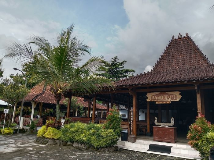 BERALIH FUNGSI: Resto Jatikuno yang kini tak lagi beroperasi dan fungsinya berubah menjadi SPPG.