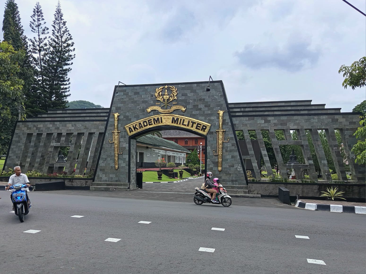 LOKASI RETRET: Nantinya, ratusan kepala daerah akan berkumpul di Wisma Sumbing sebelum memasuki gerbang utama Akmil Magelang.  (NAILA NIHAYAH/RADAR JOGJA)