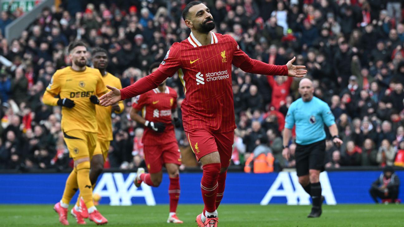 Selebrasi Mohamed Salah setelah mencetak gol ke gawang Wolves bagi Liverpool di Liga Inggris (getty images)