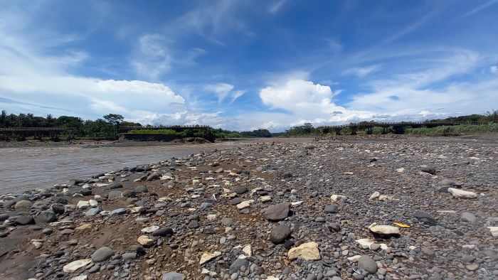 JADI TIGA BAGIAN: Jembatan Srandakan lama kembali ambrol, kali ini posisinya berada di bagian sisi barat.