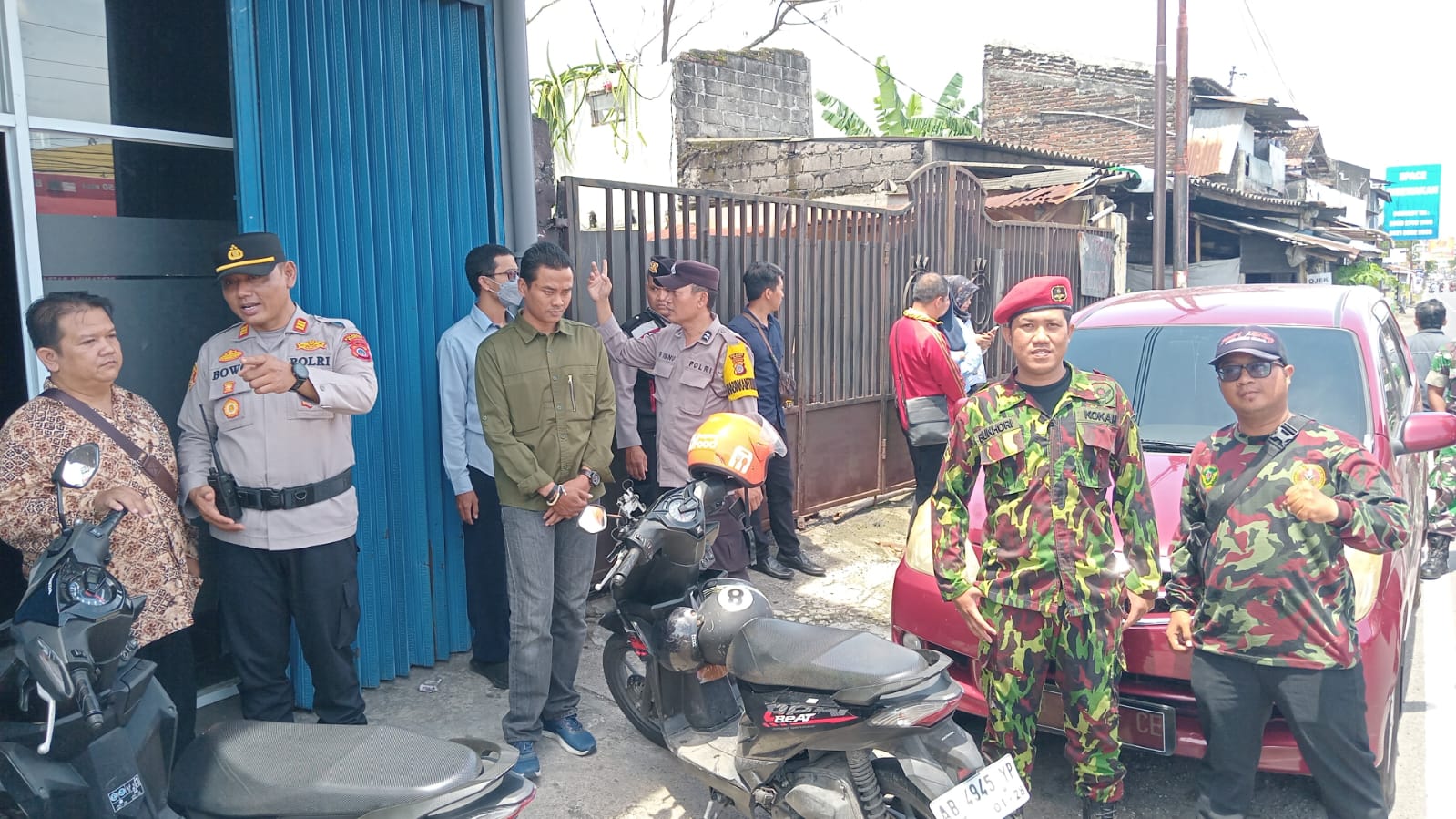 Kios miras yang kosong saat didatangi polisi menyusul keberatan dari warga Depok, Ambarketawang, Gamping.