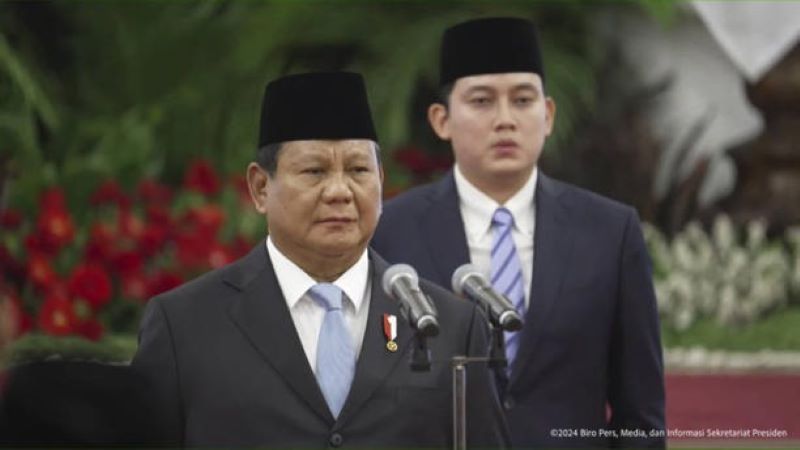 Prabowo Subianto menghadiri pelantikan kepala badan dan utusan khusus presiden di Istana Negara Jakarta, Selasa (22/10/2024).