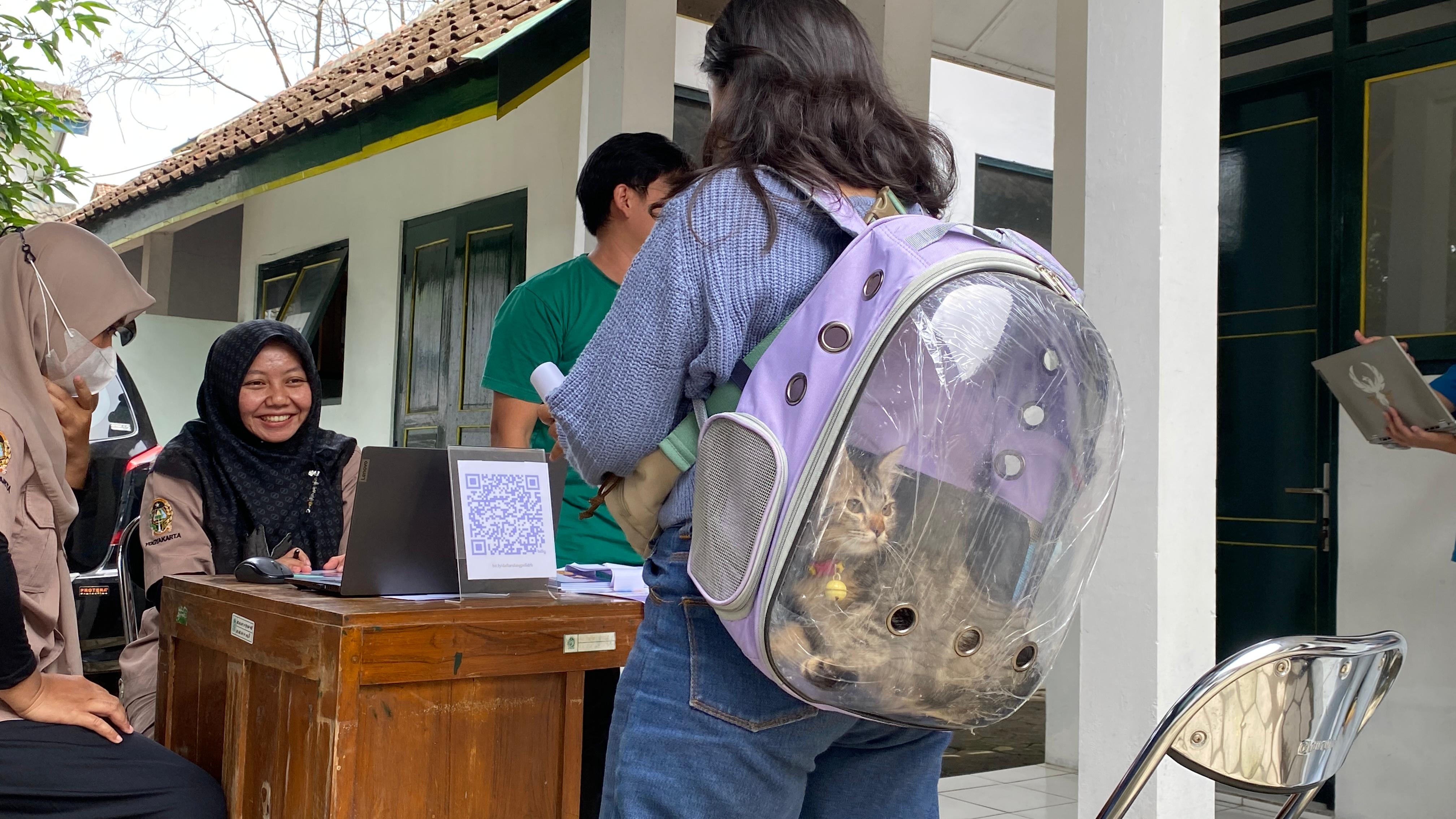 Suasana penyelenggaraan program vaksin rabies gratis di Poliklinik Hewan Kota Jogja, Giwangan, Umbulharjo, Rabu (19/2/2025).