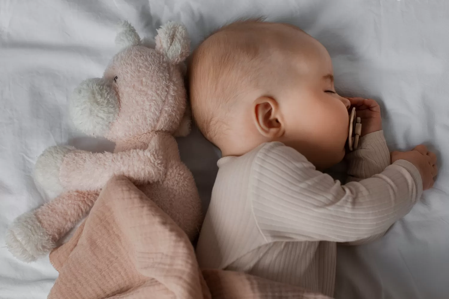 bayi tertidur diambil dari freepik