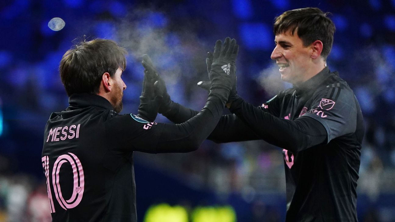 Selebrasi Lionel Messi usai mencetak gol kemenangan Inter Miami atas Sporting Kansas City di leg pertama Concacav Champions League
